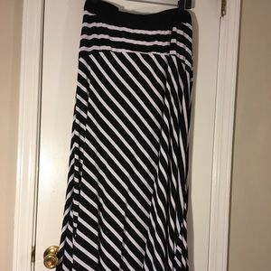 Jessica London black and white maxi skirt